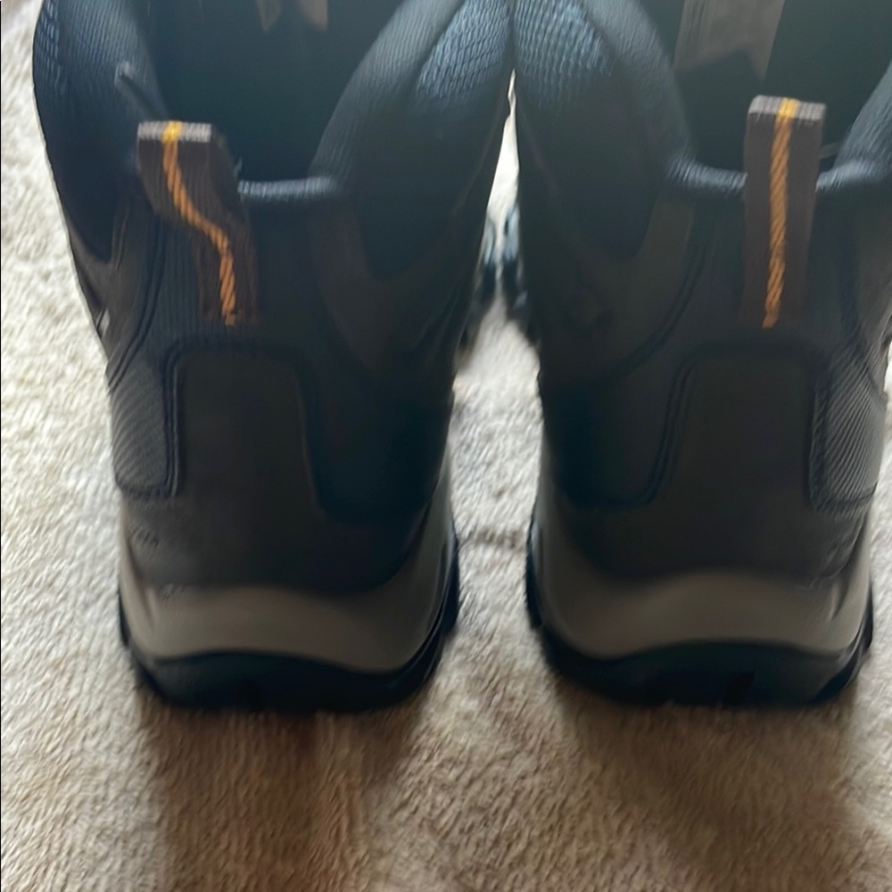 Columbia 8 Brown and Black Outdoor Boots with Ankle Support - Picture 11 of 11